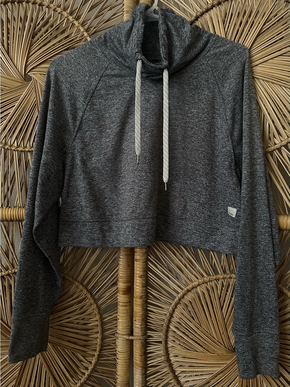 Vuori Halo Cropped Funnel Neck Pullover Hoodie - Women Xsmall